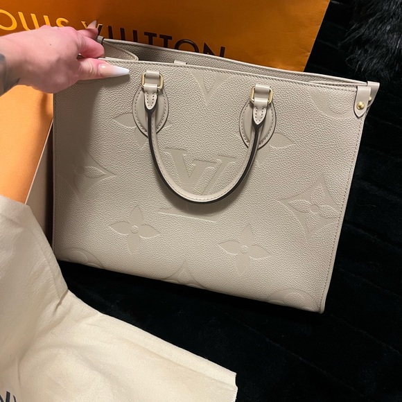 **** SOLD ❗️❗️❗️❗️LV OntheGo MM - Picture 6 of 7